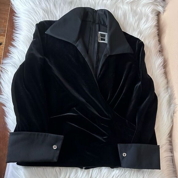 Tadashi Shoji Women's Velvet Jewel Cuff Wrap Top Full Zip Back - Picture 11 of 11